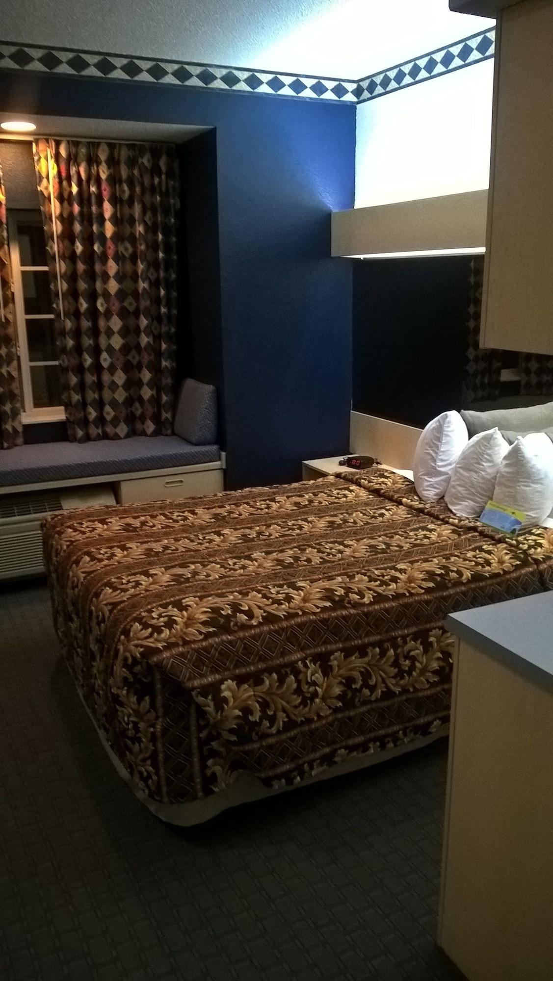 Days Inn & Suites By Wyndham Hutchinson Extérieur photo