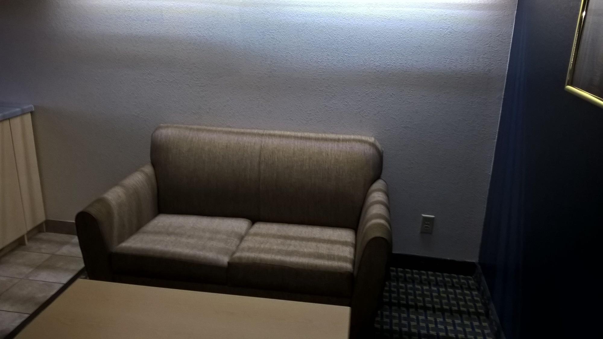 Days Inn & Suites By Wyndham Hutchinson Extérieur photo