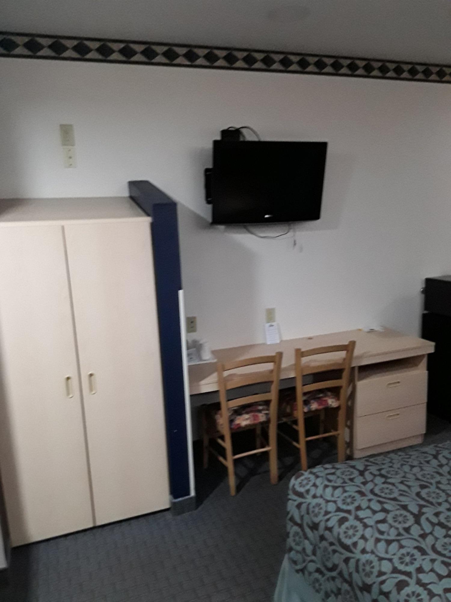 Days Inn & Suites By Wyndham Hutchinson Extérieur photo