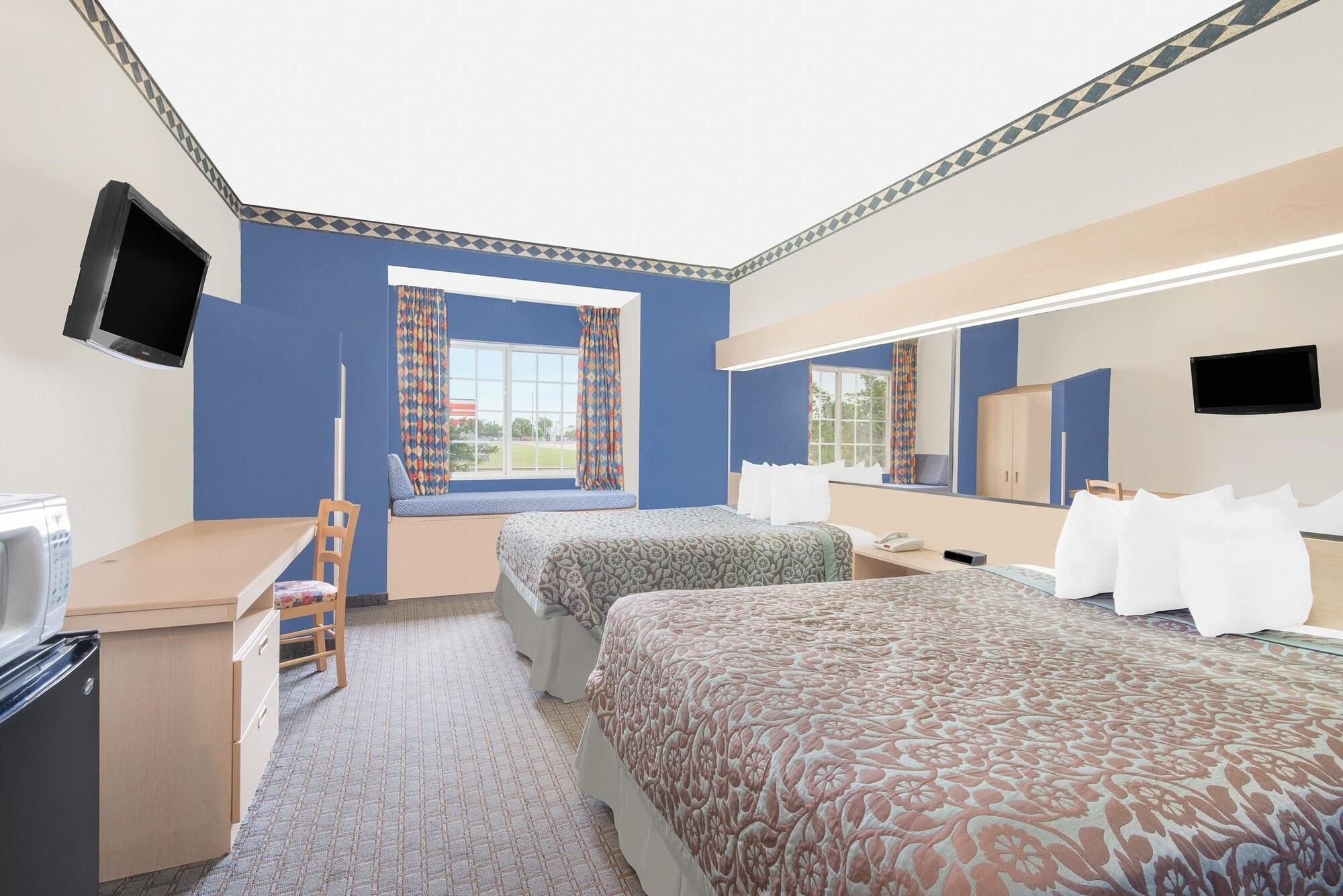 Days Inn & Suites By Wyndham Hutchinson Extérieur photo