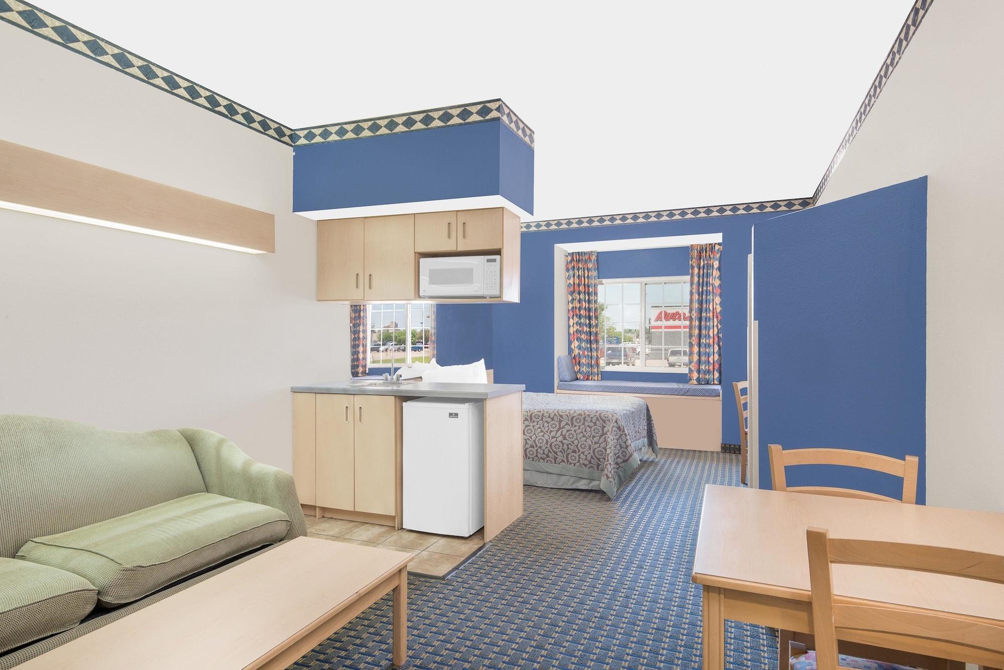 Days Inn & Suites By Wyndham Hutchinson Extérieur photo
