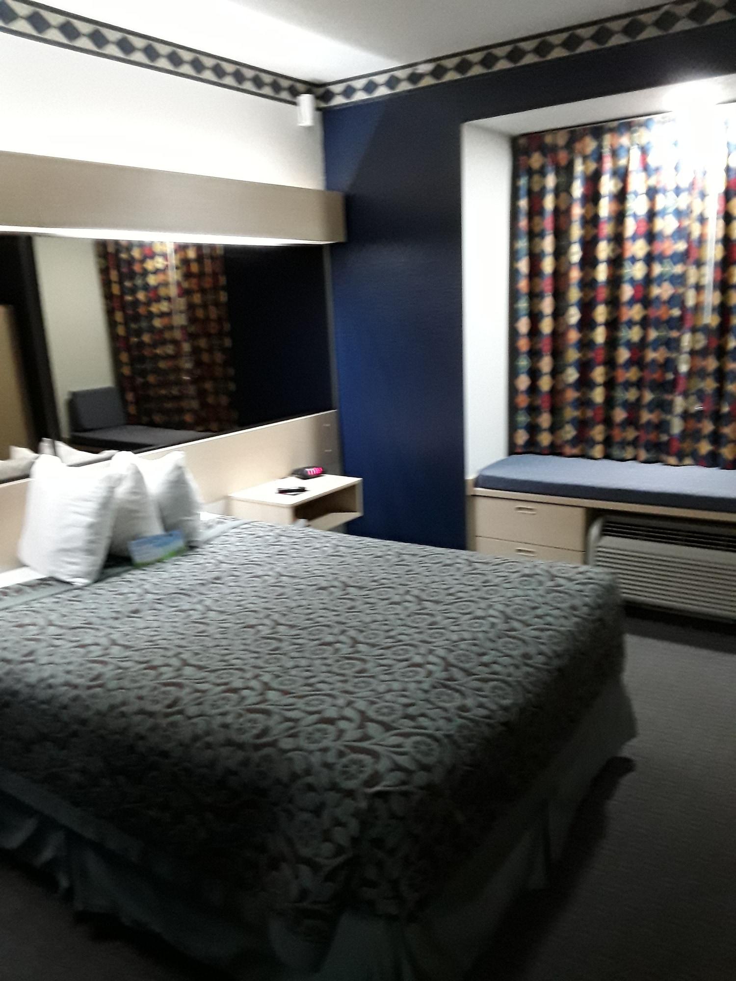 Days Inn & Suites By Wyndham Hutchinson Extérieur photo