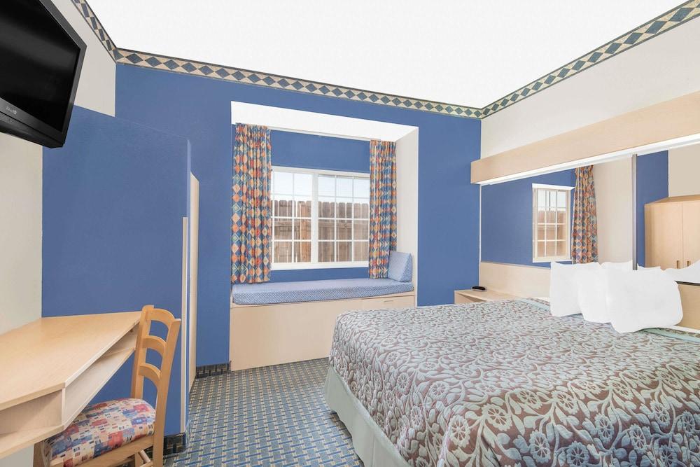 Days Inn & Suites By Wyndham Hutchinson Extérieur photo