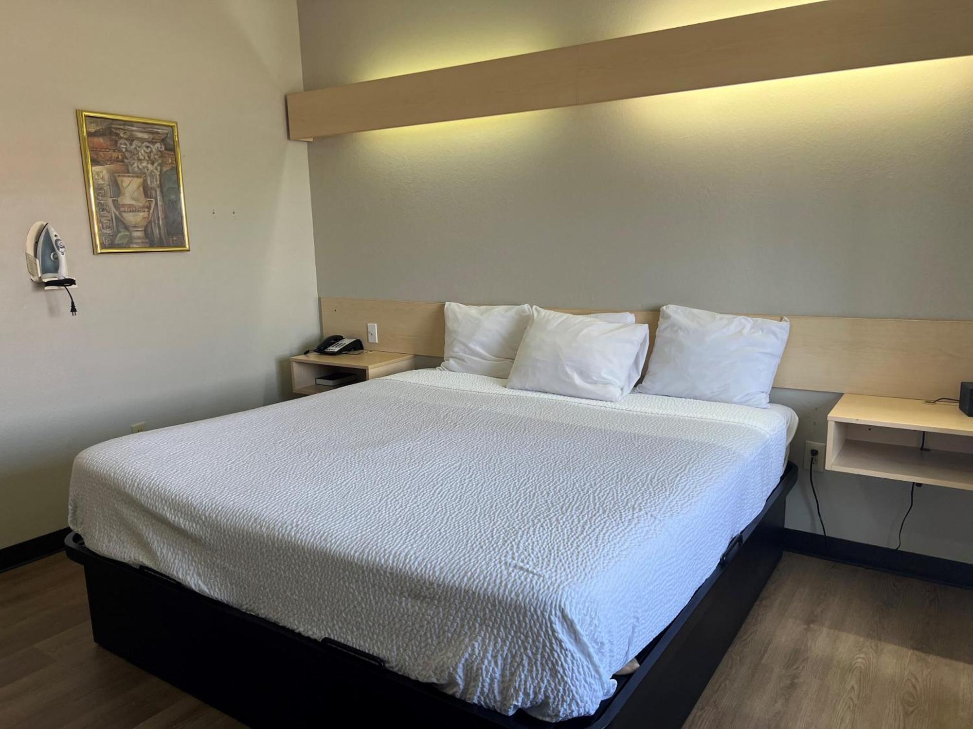 Days Inn & Suites By Wyndham Hutchinson Extérieur photo