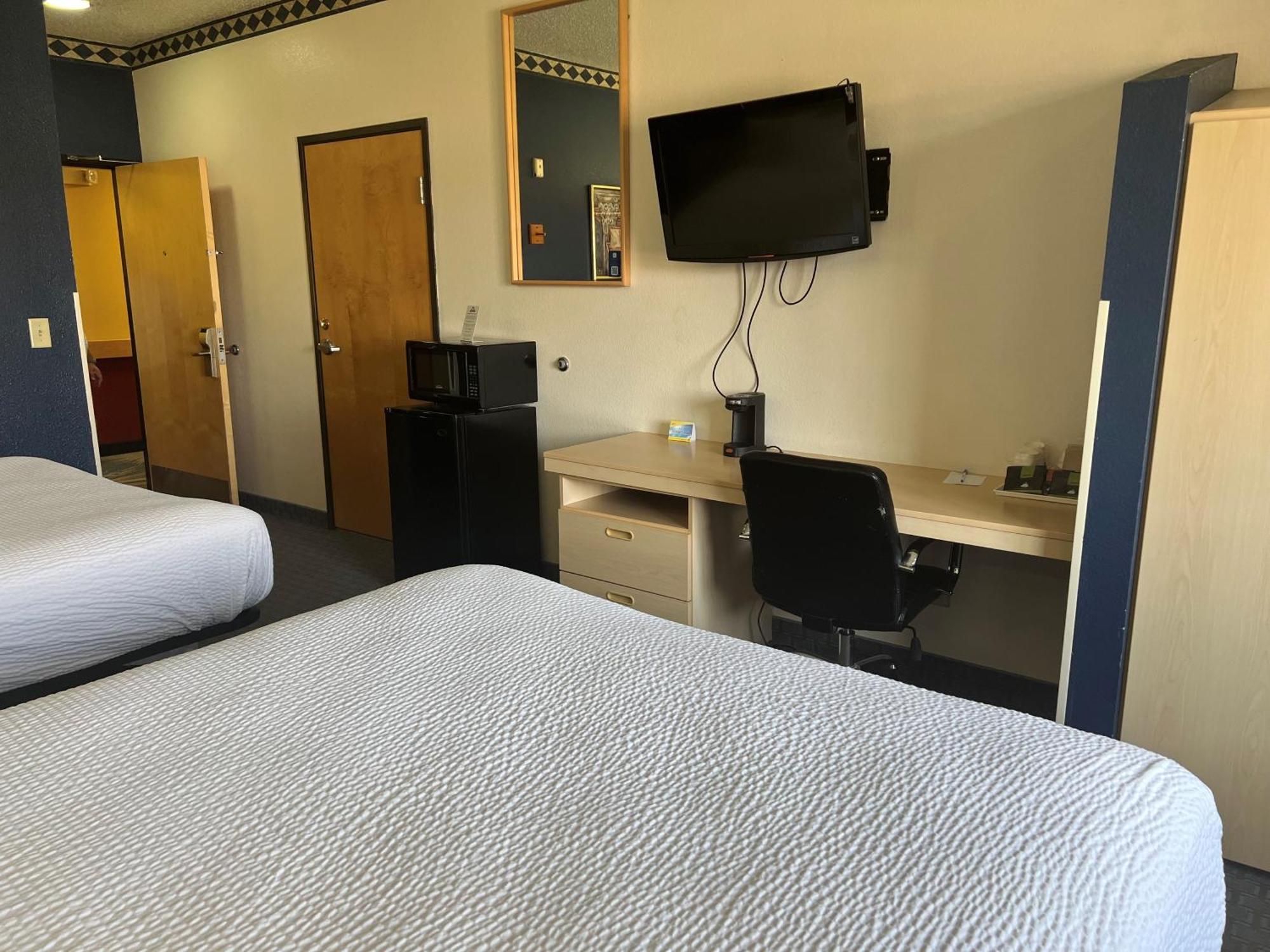 Days Inn & Suites By Wyndham Hutchinson Extérieur photo
