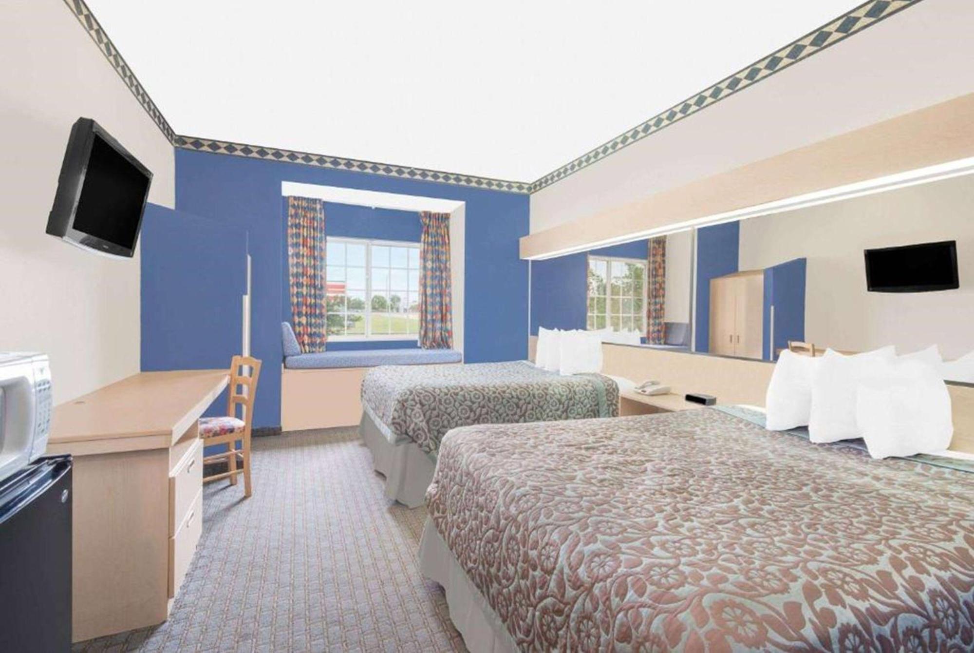 Days Inn & Suites By Wyndham Hutchinson Extérieur photo